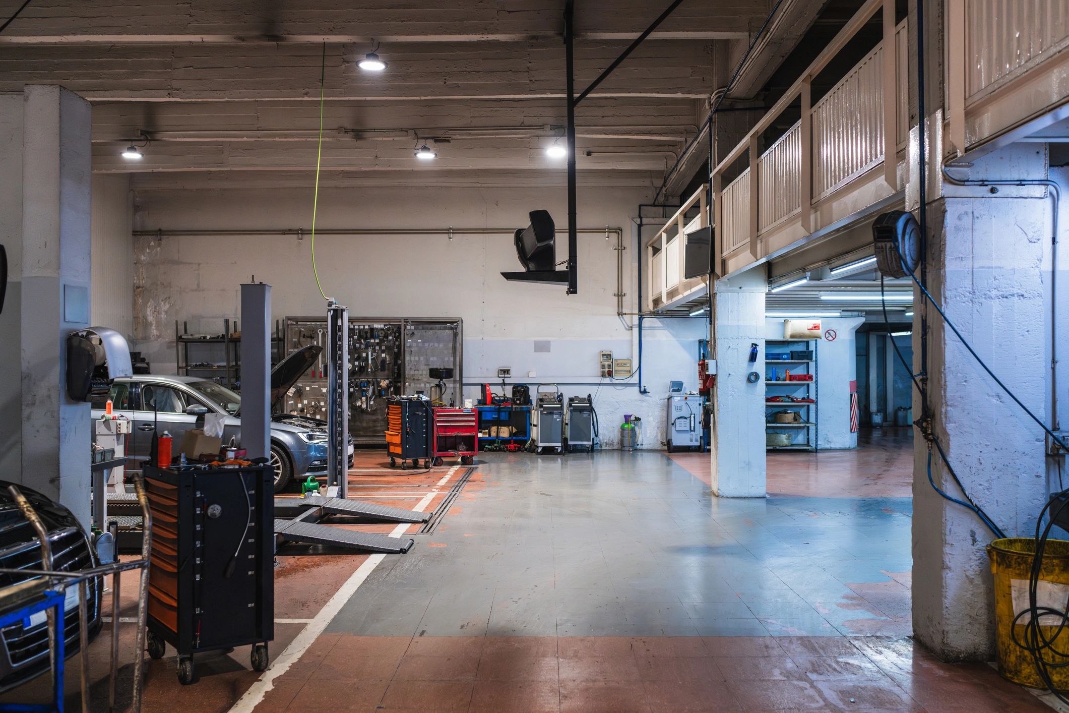 Spacious vehicle facility suitable for event-ready storage