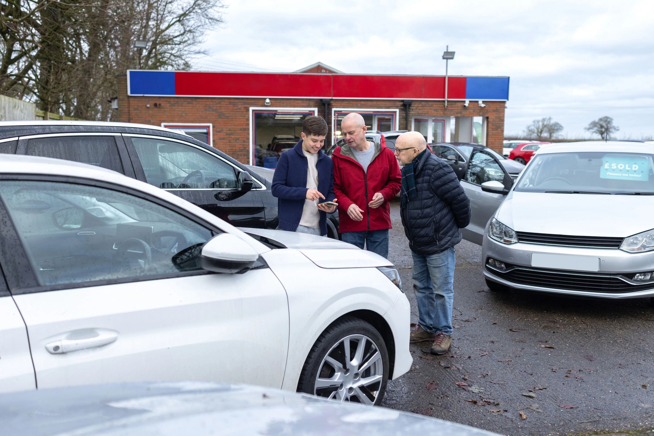 Vehicle handoff and guest support moment